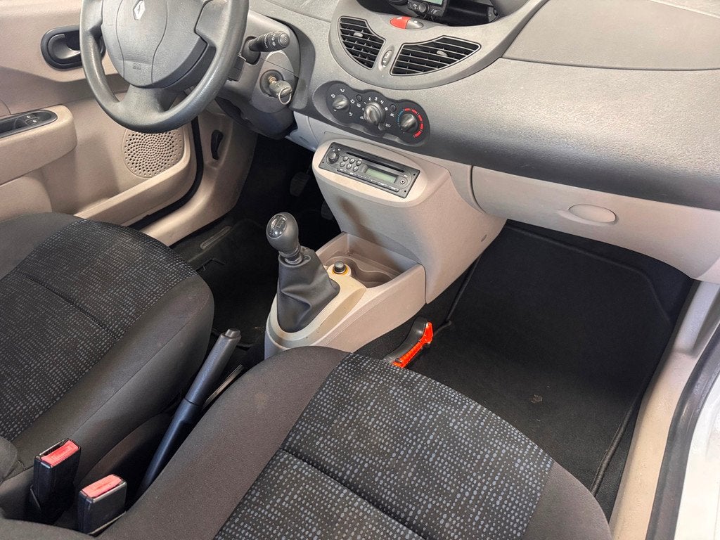 Renault Twingo 1.2 133.941KM N.A.P. APK NIEUW, Auto's, Voorwielaandrijving, Twingo, Gebruikt, 31 €/maand