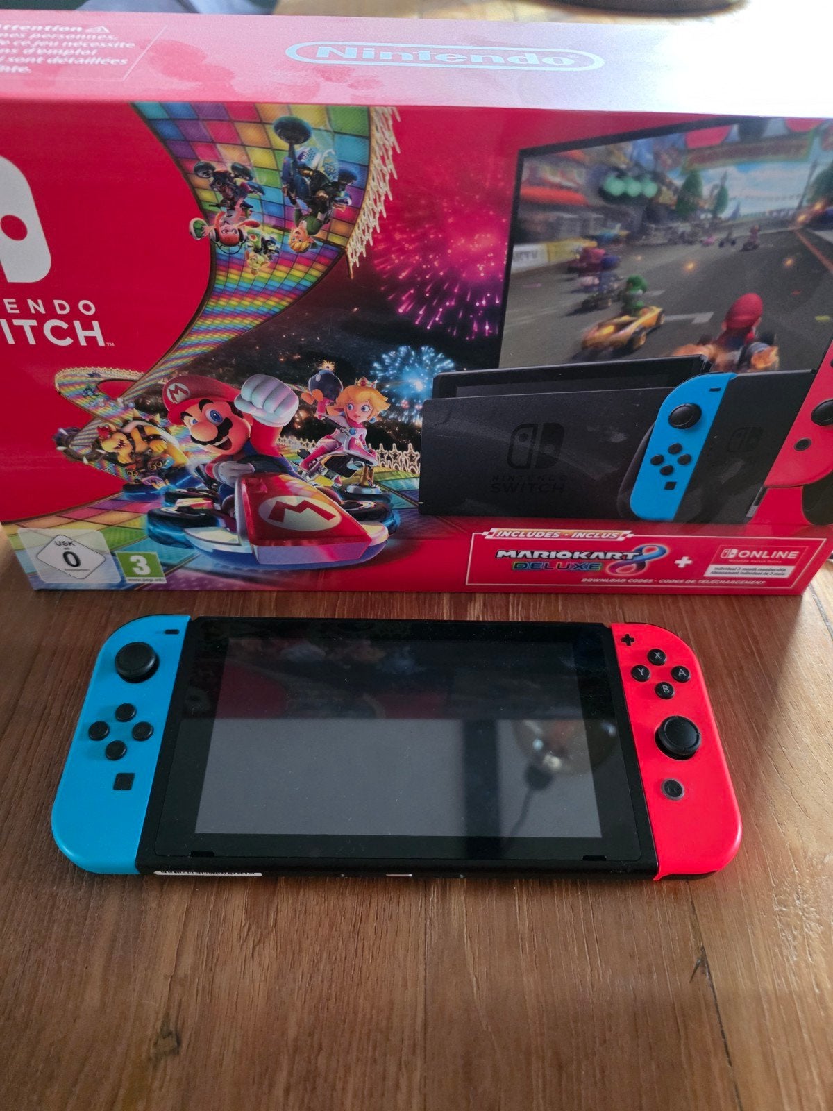 Nintendo Switch met diverse spellen en accessoires, Ophalen, Overige genres, Zo goed als nieuw, Eén computer