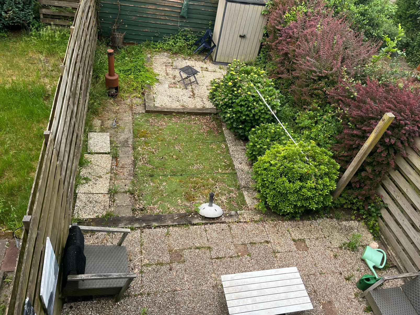 25m2 grindtegels, 50 stoeptegels,12m balken,2 spoorbielzen, Tuin en Terras, Ophalen, Gebruikt