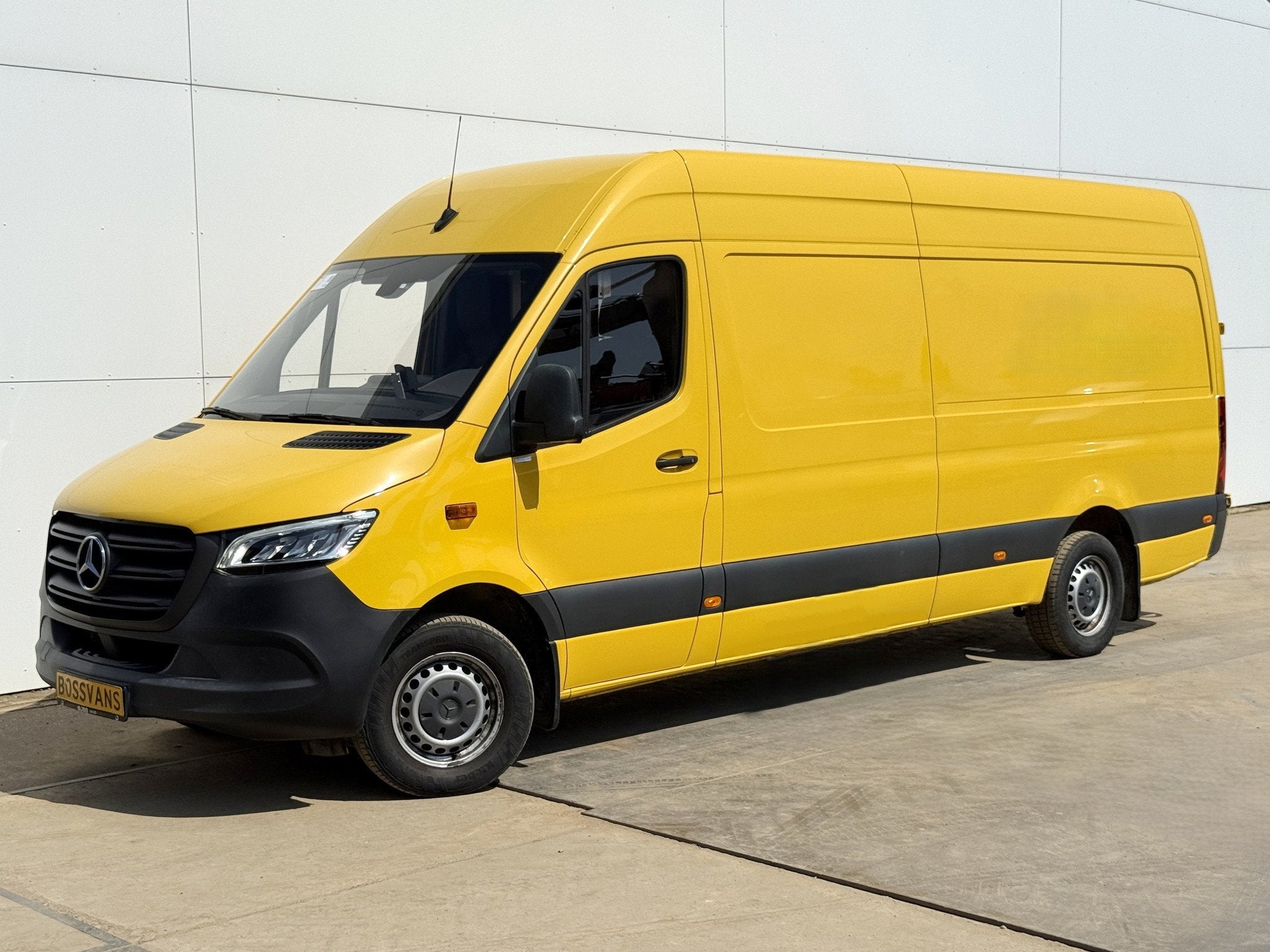 Pakketbus L3H2 Tussenschot met deur LED Climate Control Crui, Gebruikt, Euro 6, 4 cilinders, 1 stoelen