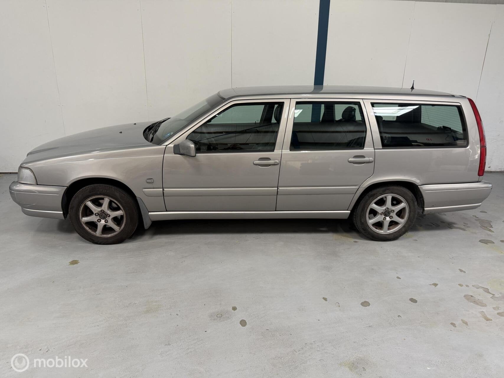 Volvo V70 2.5 Luxury-Line RUNNER APK 24-02-2027, Gebruikt, 1434 kg, Stoelverwarming, 1600 kg