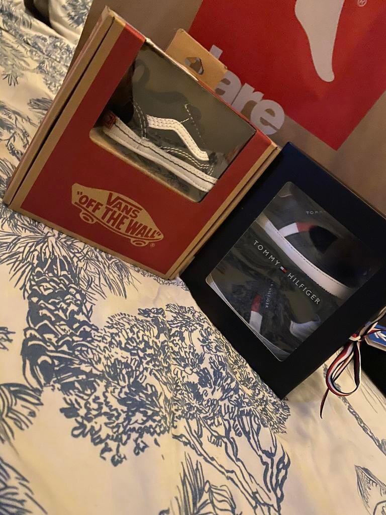 Nog nieuwe vans en tommy te koop maatje 19, Verzamelen, Ophalen of Verzenden