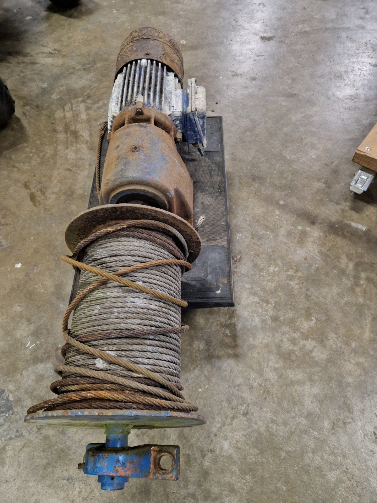 Motor met lier - ABM Nederland BV, Ophalen of Verzenden, Gebruikt