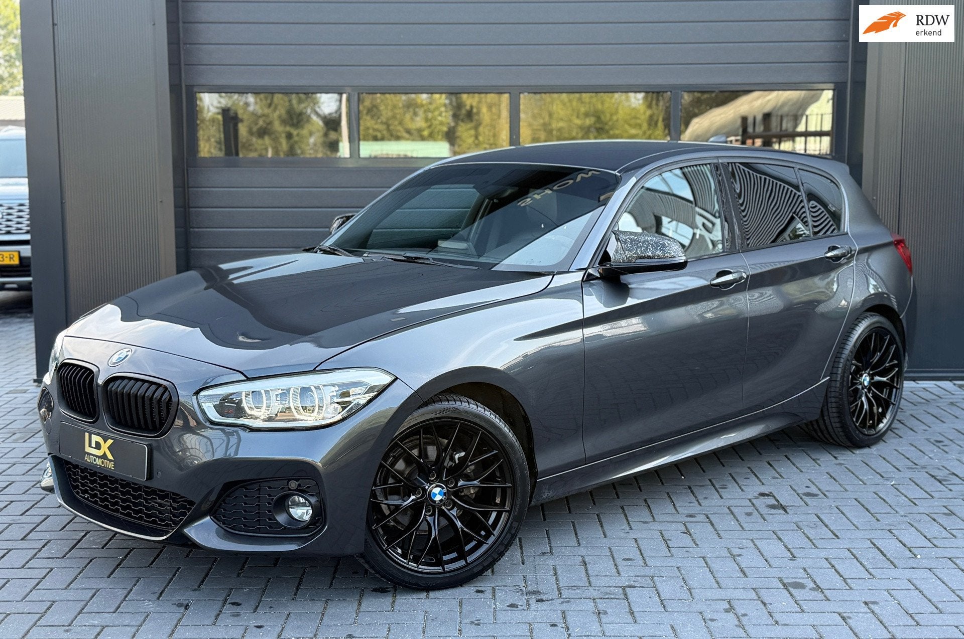 BMW 1-serie 116i M Sport||M140i Look| Sportuitlaat|Pdc|, Auto's, 1-Serie, Achterwielaandrijving, Euro 6, Alcantara