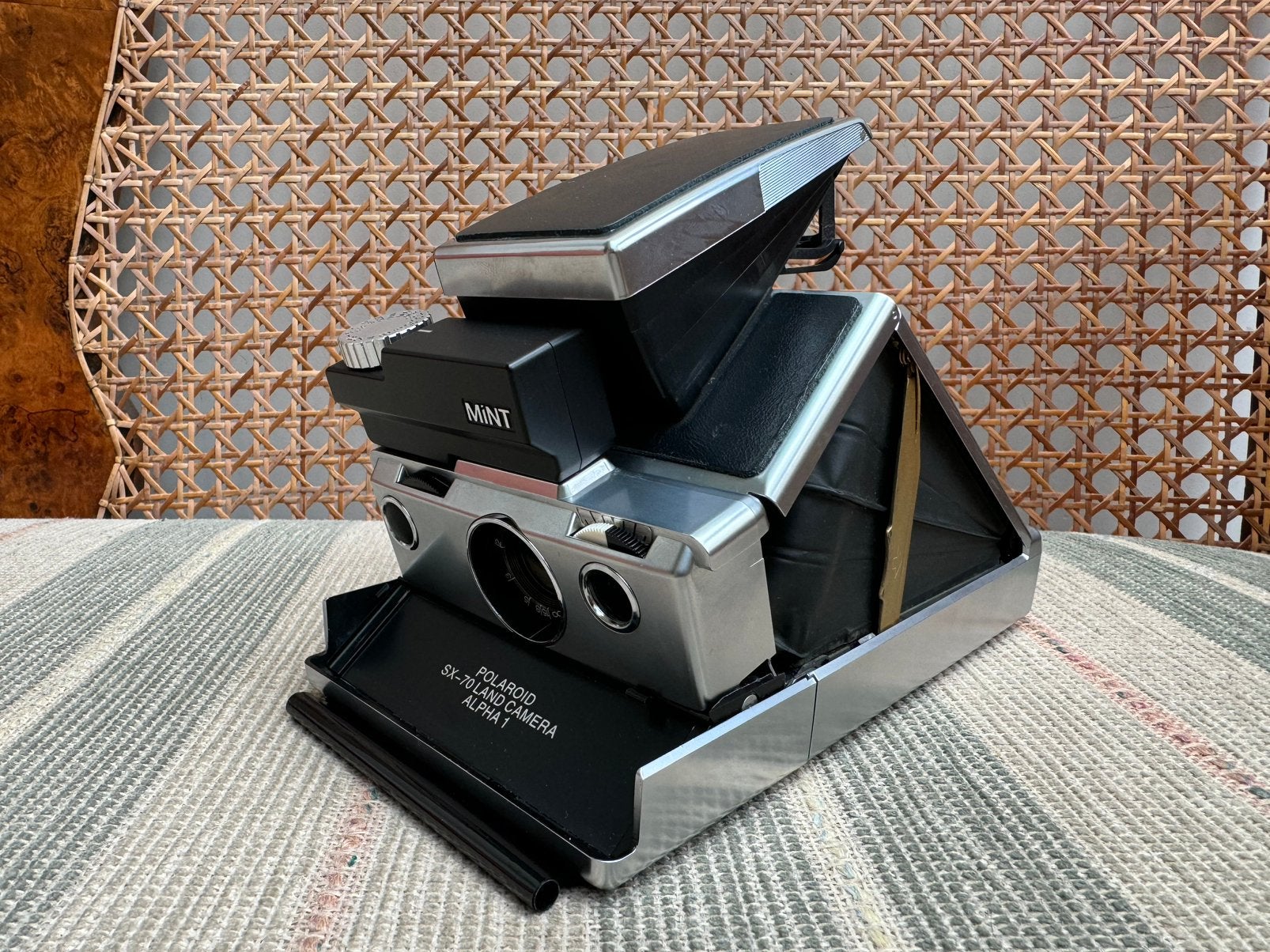 Nieuwstaat MiNT Polaroid SLR670-S Classic Camera SX70, Ophalen of Verzenden, Zo goed als nieuw, Polaroid, Polaroid