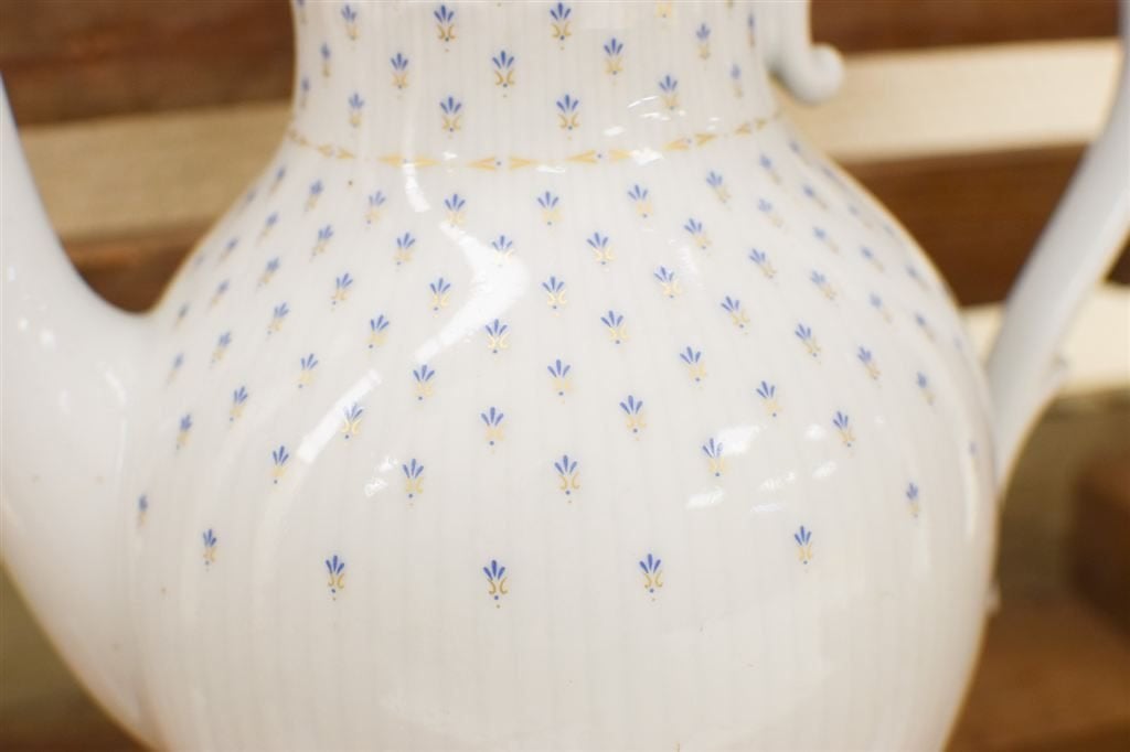 Kaiser porseleinen theepot 47717, Gebruikt, Ophalen of Verzenden, Bord(en), Overige stijlen