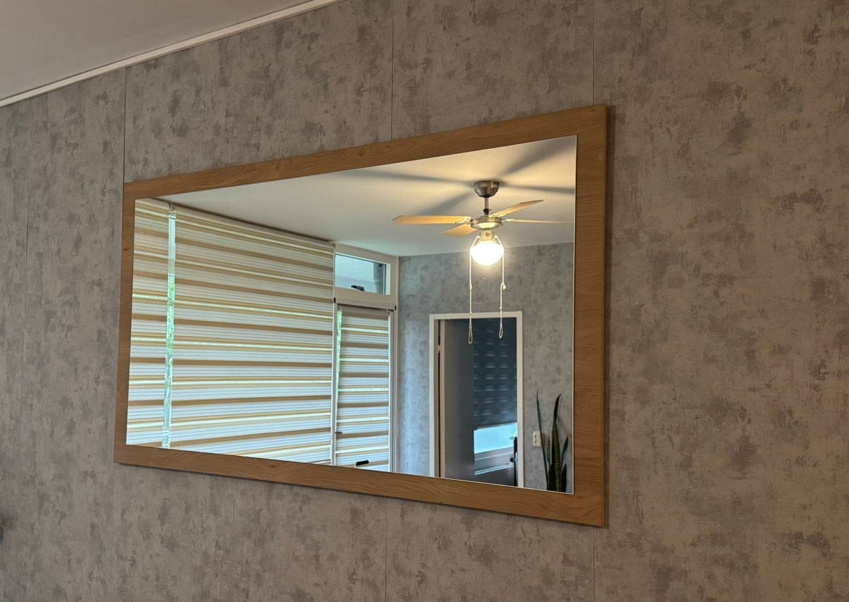2 grote wandspiegels met houten lijst – ook per stuk