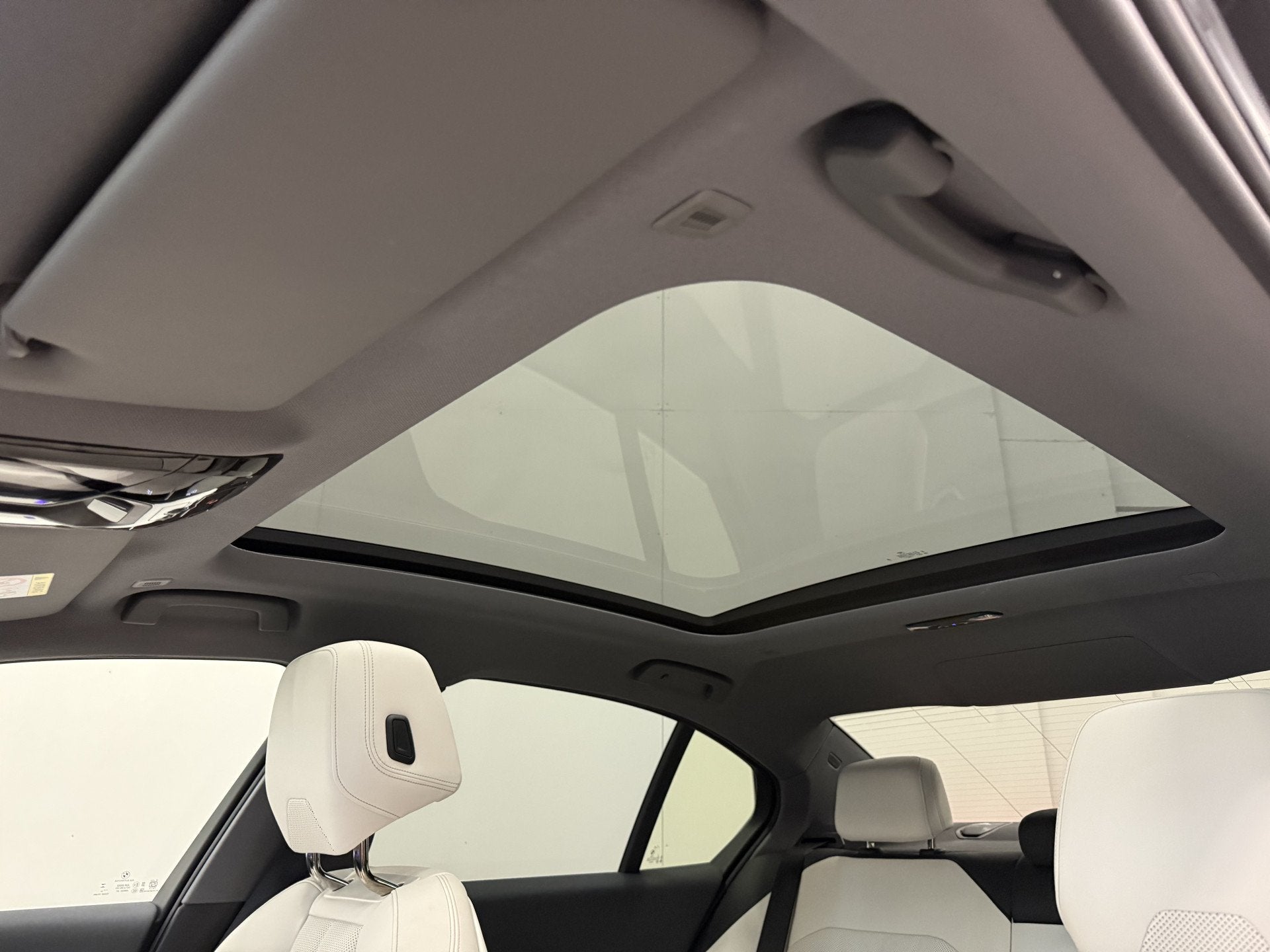 BMW 5 Serie 530e Edition PANO/H&K/HEAD-UP/LEER-SPORT/CURVED-, Automaat, Achterwielaandrijving, Gebruikt, Beige