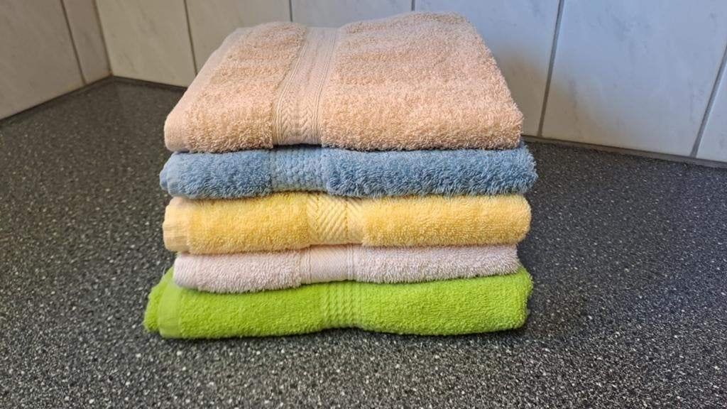 Set van 5 vintage gekleurde handdoeken, Huis en Inrichting, Handdoek, Onbekend, Ophalen of Verzenden, Zo goed als nieuw