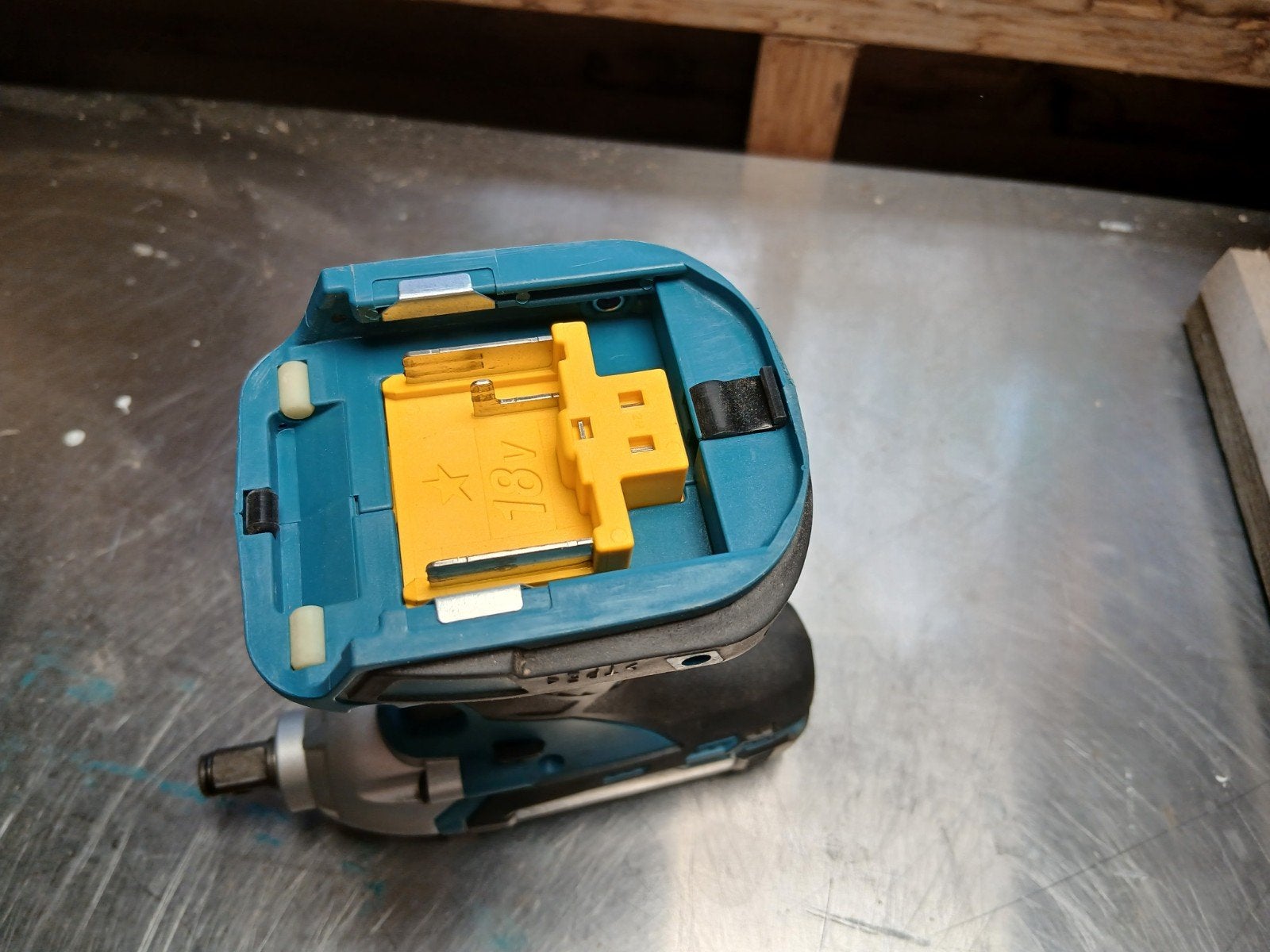 Makita DTW190 18V Accu Slagmoersleutel, Ophalen of Verzenden, Gebruikt, 600 watt of meer, Overige typen