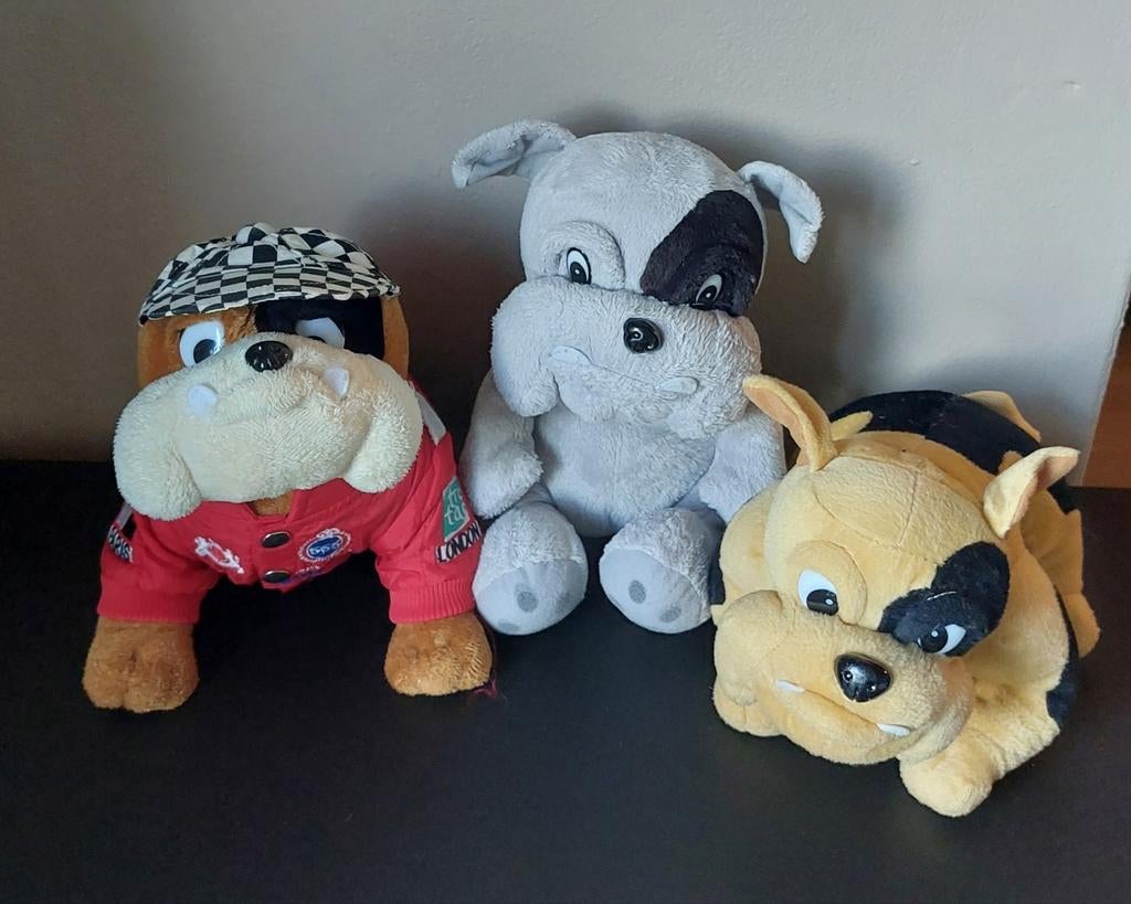 Set van 3 Bulldog Knuffels, Kinderen en Baby's, Speelgoed | Knuffels en Pluche, Ophalen, Hond, Zo goed als nieuw, Middelgroot (20 tot 80 cm)