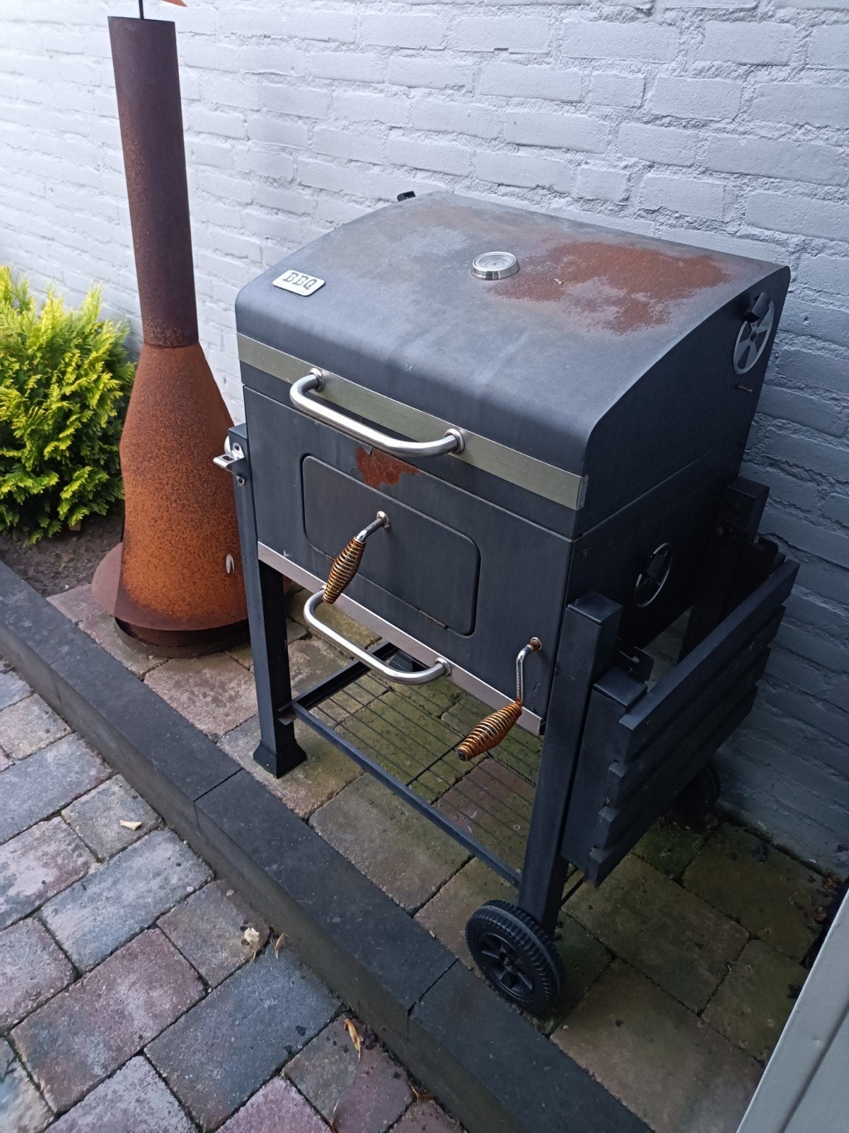Gebruikte BBQ met hoogte verstelbaar rooster en accessoires, Ophalen, Gebruikt