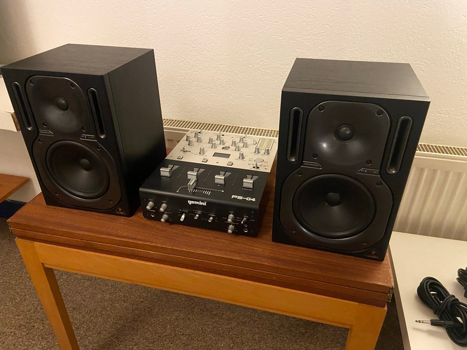 Behringer Truth B2030A monitoren & Gemini PS-04 mengpaneel, Overige merken, Studiomonitor, Gebruikt, Inclusief kabels