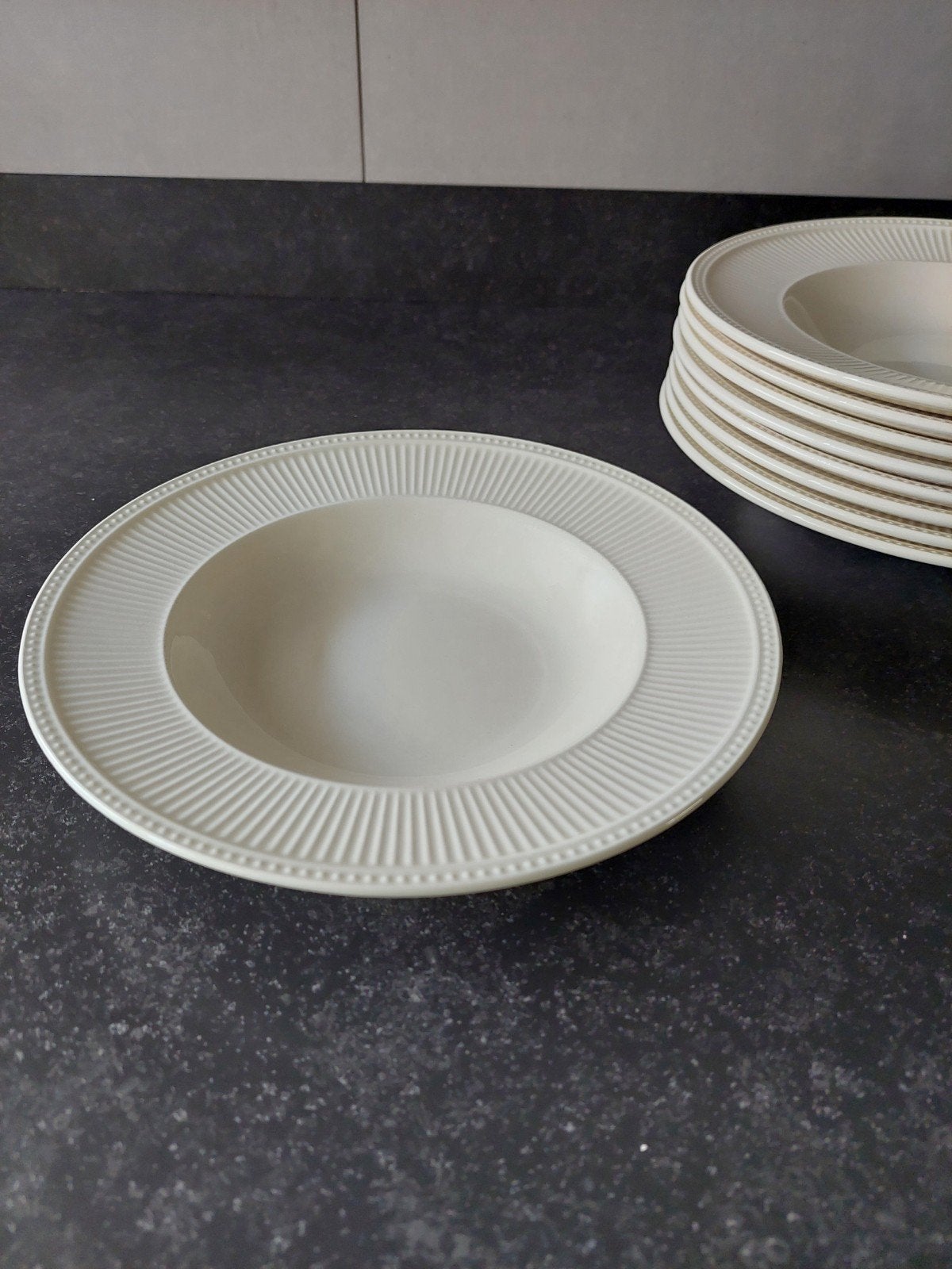 9 diepe borden Wedgewood Winsor, Ophalen of Verzenden, Zo goed als nieuw, Porselein, Bord(en)