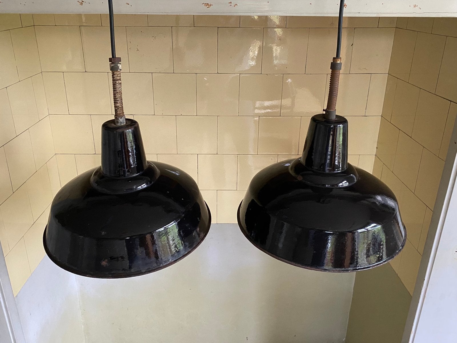 Set van 2 vintage geëmailleerde hanglampen, Gebruikt, Metaal, Industrieel, E27 (groot)