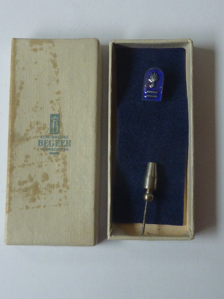 vintage speld Koninklijke Begeer in originele doos, Ophalen of Verzenden, Gebruikt, Speldje of Pin