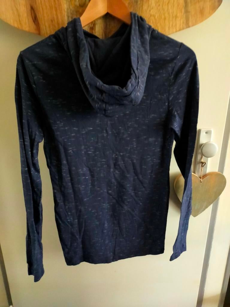 Donker blauwe longsleeve met capuchon maat s, Ophalen of Verzenden, Zo goed als nieuw, Maat 46 (S) of kleiner, Blauw
