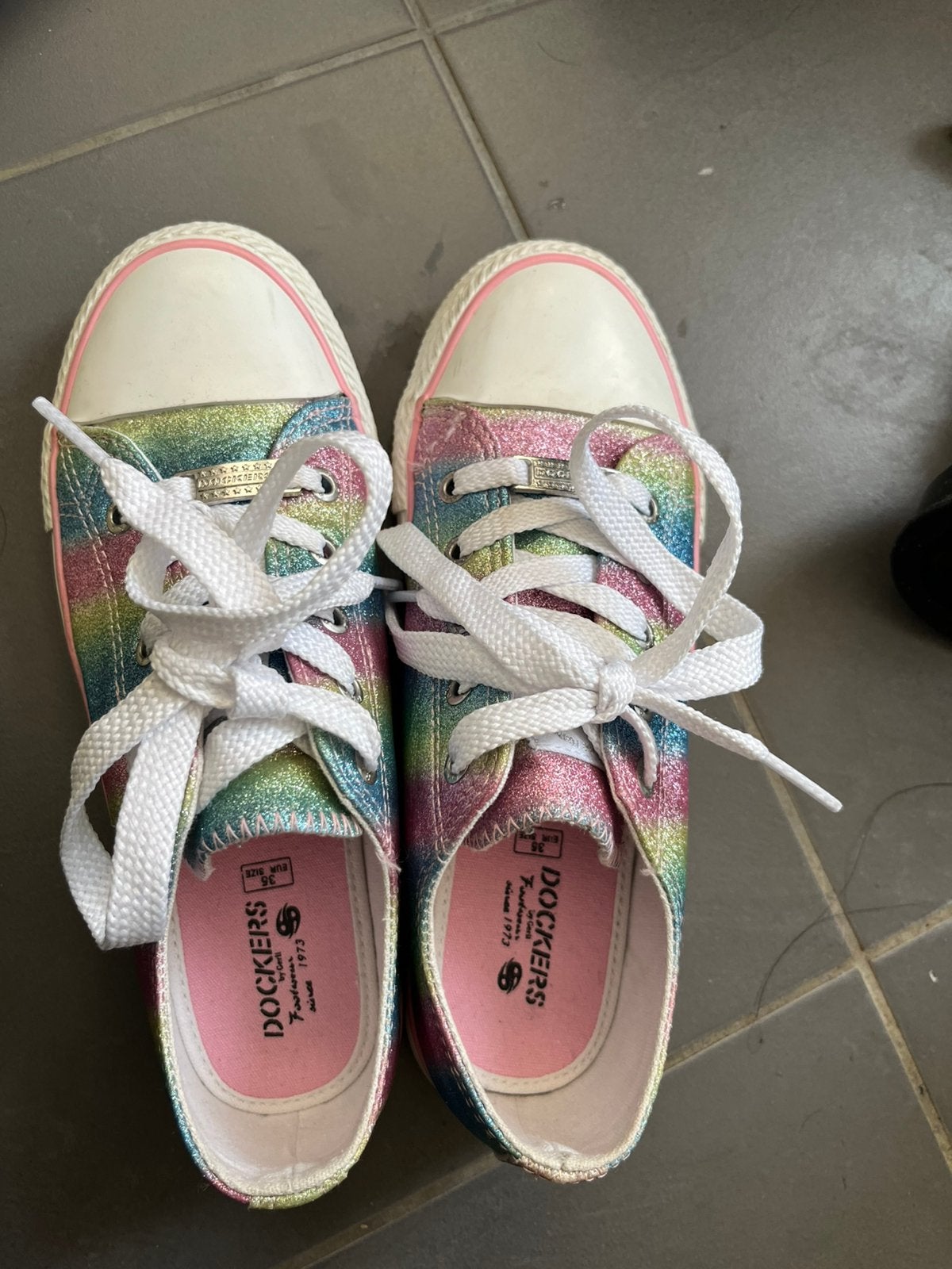 Sneakers regenboogkleuren glitter maat 35 Dockers by Gerli, Gebruikt, Meisje, Schoenen, Ophalen of Verzenden