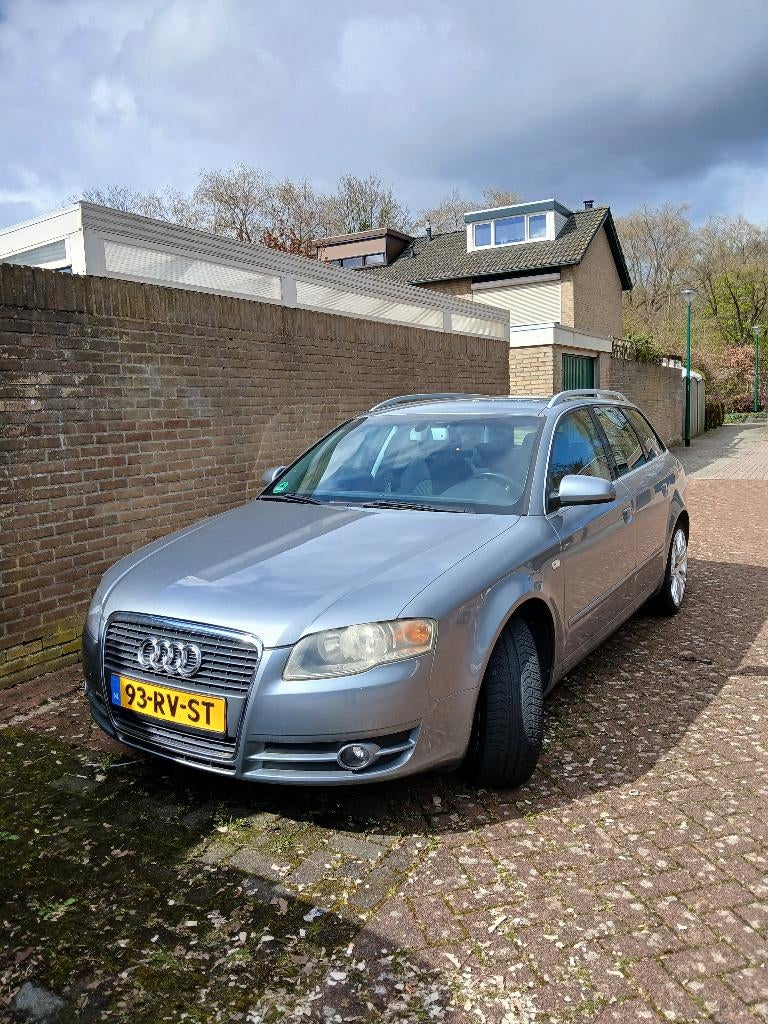 Audi A4 2.0 96KW Avant AUT 2005 Grijs apk jan 2027 update, Stof, Zwart, 4 cilinders, 1984 cc