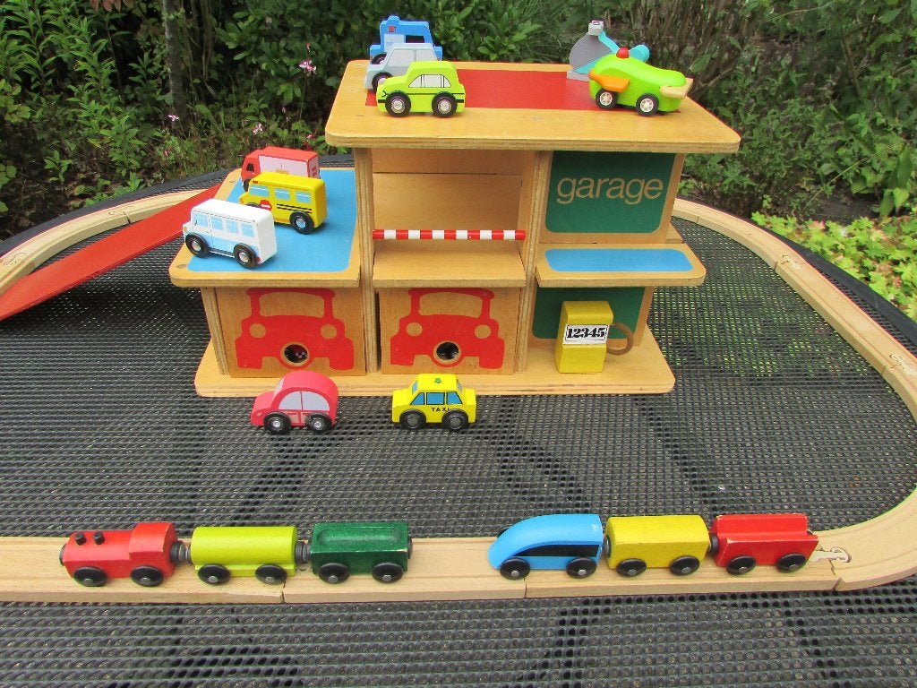 Houten garage met houten treinrails, Ophalen of Verzenden, Gebruikt