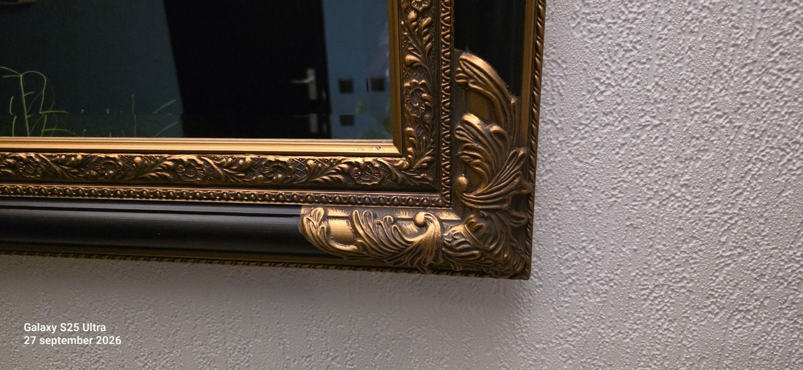 Grote spiegel met sierlijke gouden lijst, Antiek en Kunst, Ophalen of Verzenden, Rechthoekig, 100 tot 150 cm, 100 tot 150 cm