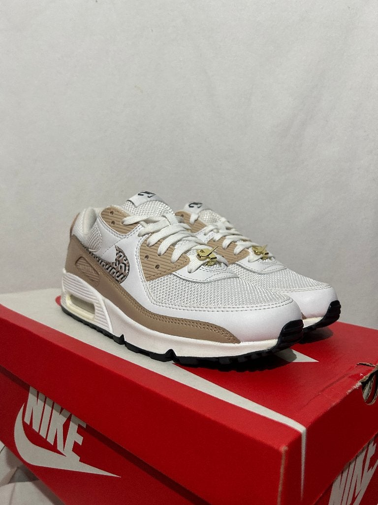 NIEUW! Maat 40 - Nike Air Max 90 United in Victory, Kleding | Dames, Verzenden, Wit, Nieuw, Sneakers of Gympen
