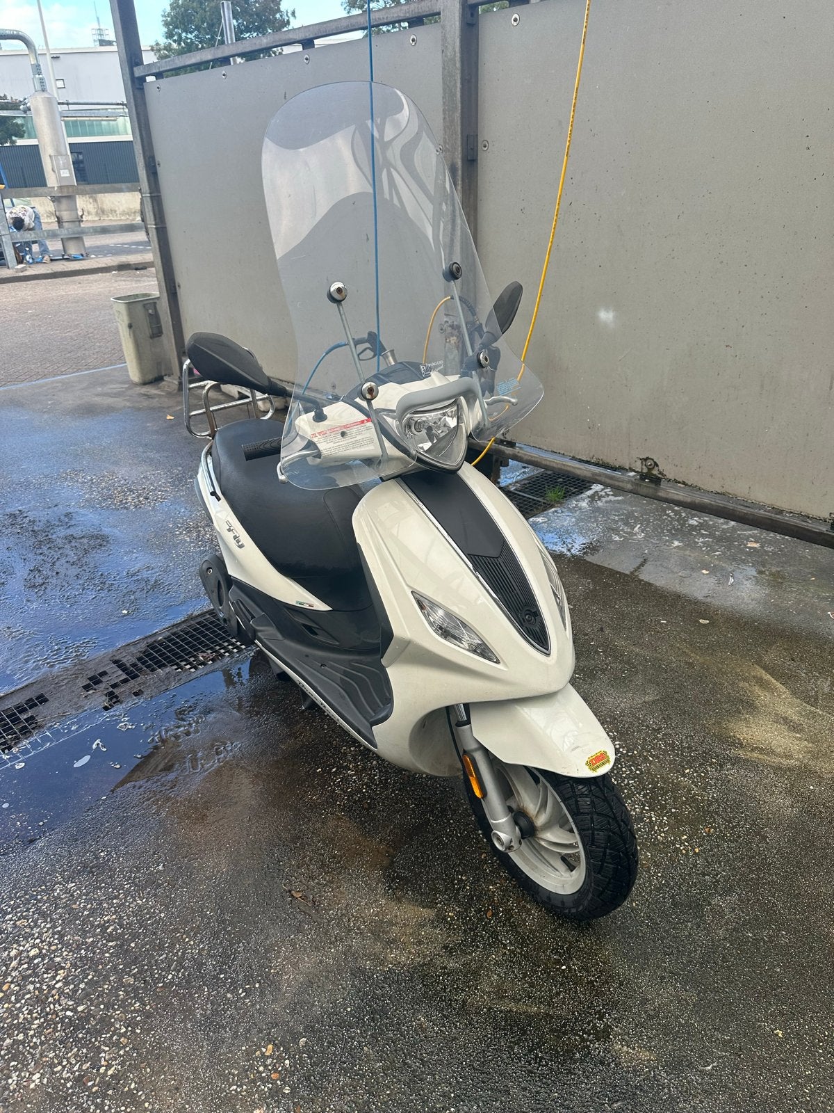 Piaggio Fly Scooter - Wit  - 25 km / Blauwe kenteken, Fietsen en Brommers, Scooters | Piaggio, Ophalen of Verzenden, Gebruikt