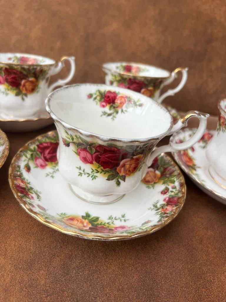 Royal Albert Old Country Roses theekopjes en schotels, Ophalen