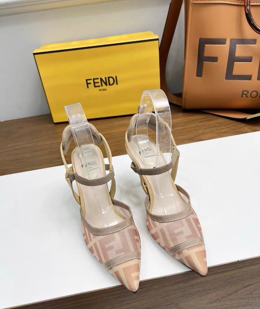 Fendi hakken muiltjes, Kleding | Dames, Ophalen of Verzenden, Nieuw, Beige, Sandalen of Muiltjes