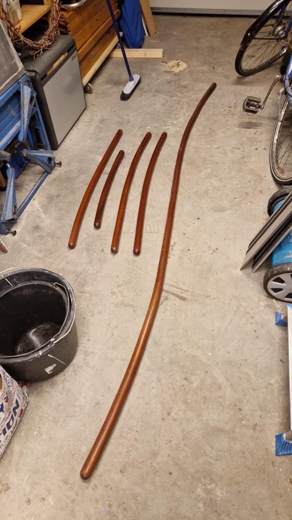 Houten trapleuningen, gelakt, lengtes zie omschrijving, Ophalen, Hout, Buitendeur, Minder dan 200 cm