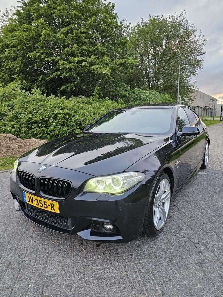 BMW 5-Serie 2.0 520I AUT 184 PK Sedan 2016 Zwart, Auto's, BMW, Achterwielaandrijving, 4 cilinders, 2000 kg, Zwart