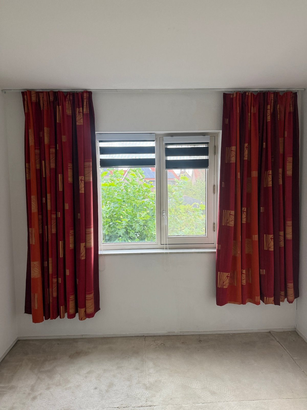Gratis: Twee overgordijnen rood, oranje, goud - 200x180 cm, Ophalen, Gebruikt, Rood, Overgordijn