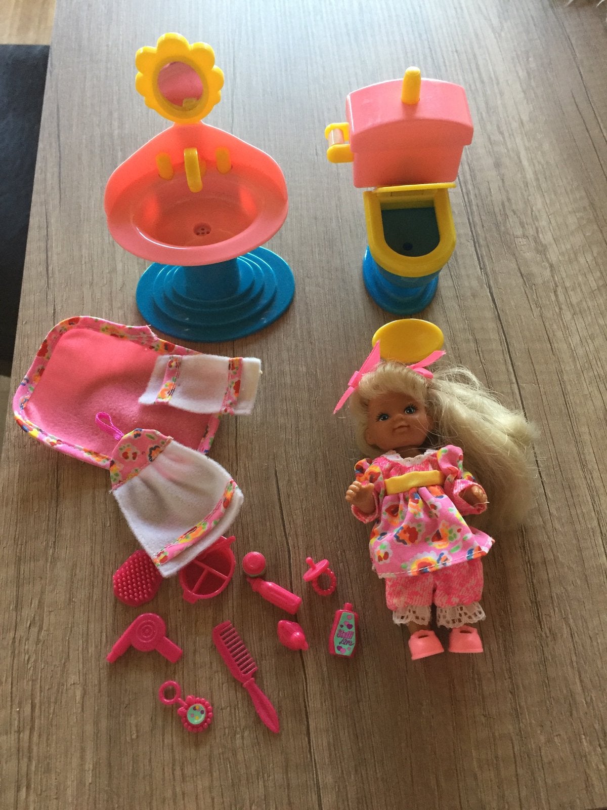Barbie/ assesoires, Ophalen of Verzenden, Zo goed als nieuw, Pop