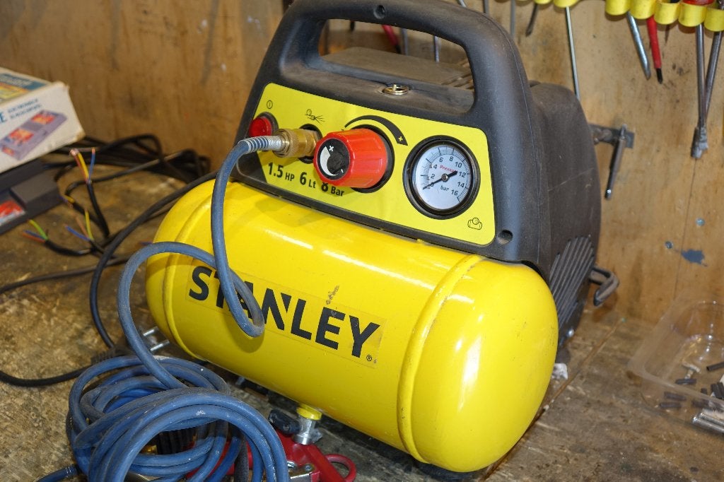 compressor stanley 8 bar 6 liter, Ophalen, Gebruikt, 6 tot 10 bar, Minder dan 200 liter/min