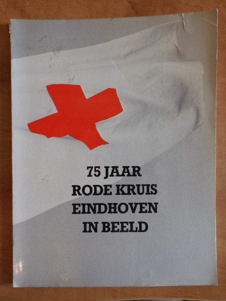 75 jaar Rode Kruis Eindhoven in beeld (1909-1984), Boeken, Geschiedenis | Stad en Regio, Ophalen of Verzenden, 20e eeuw of later