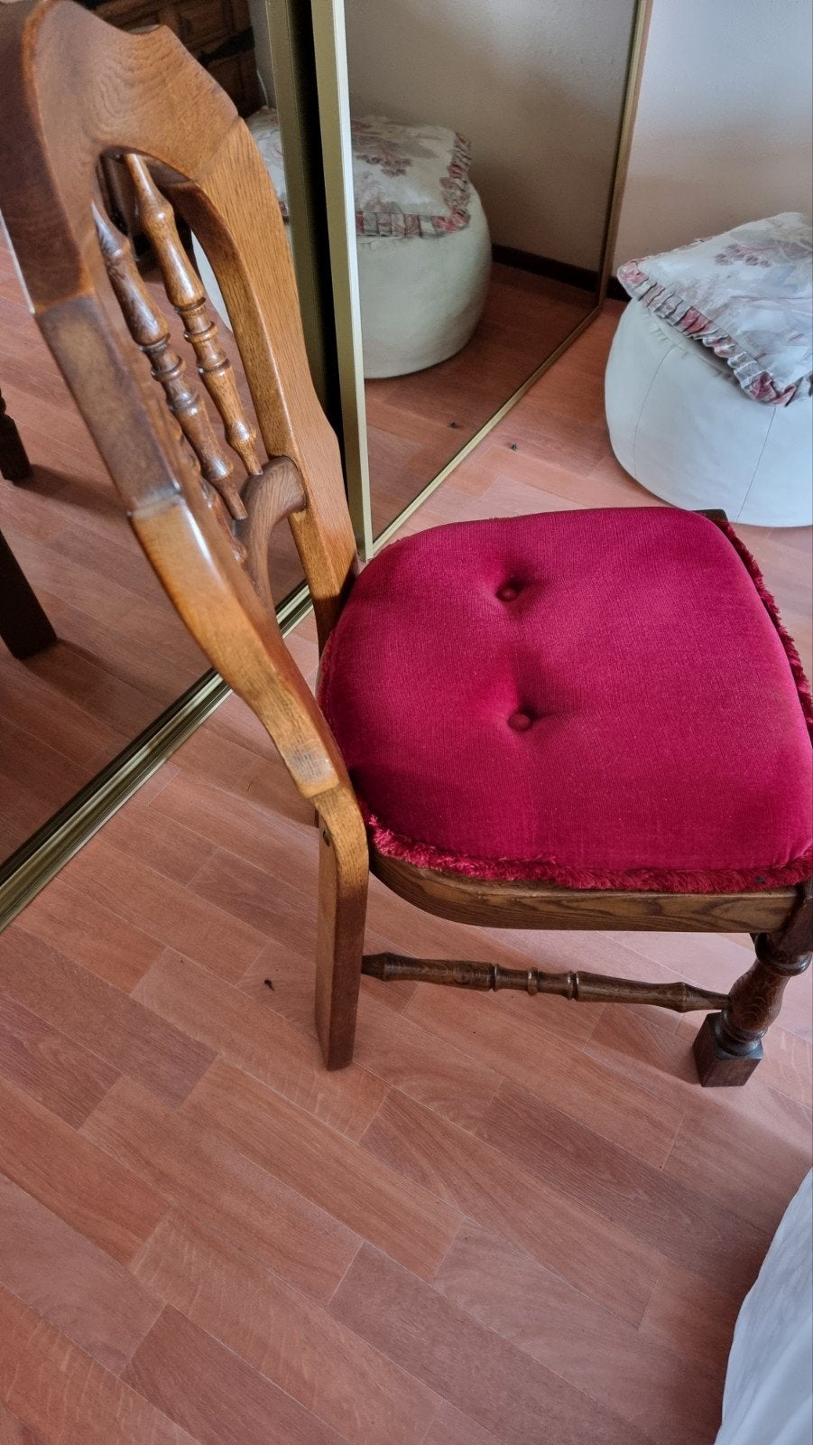 Eiken eetkamerstoel met rode velours bekleding, Ophalen