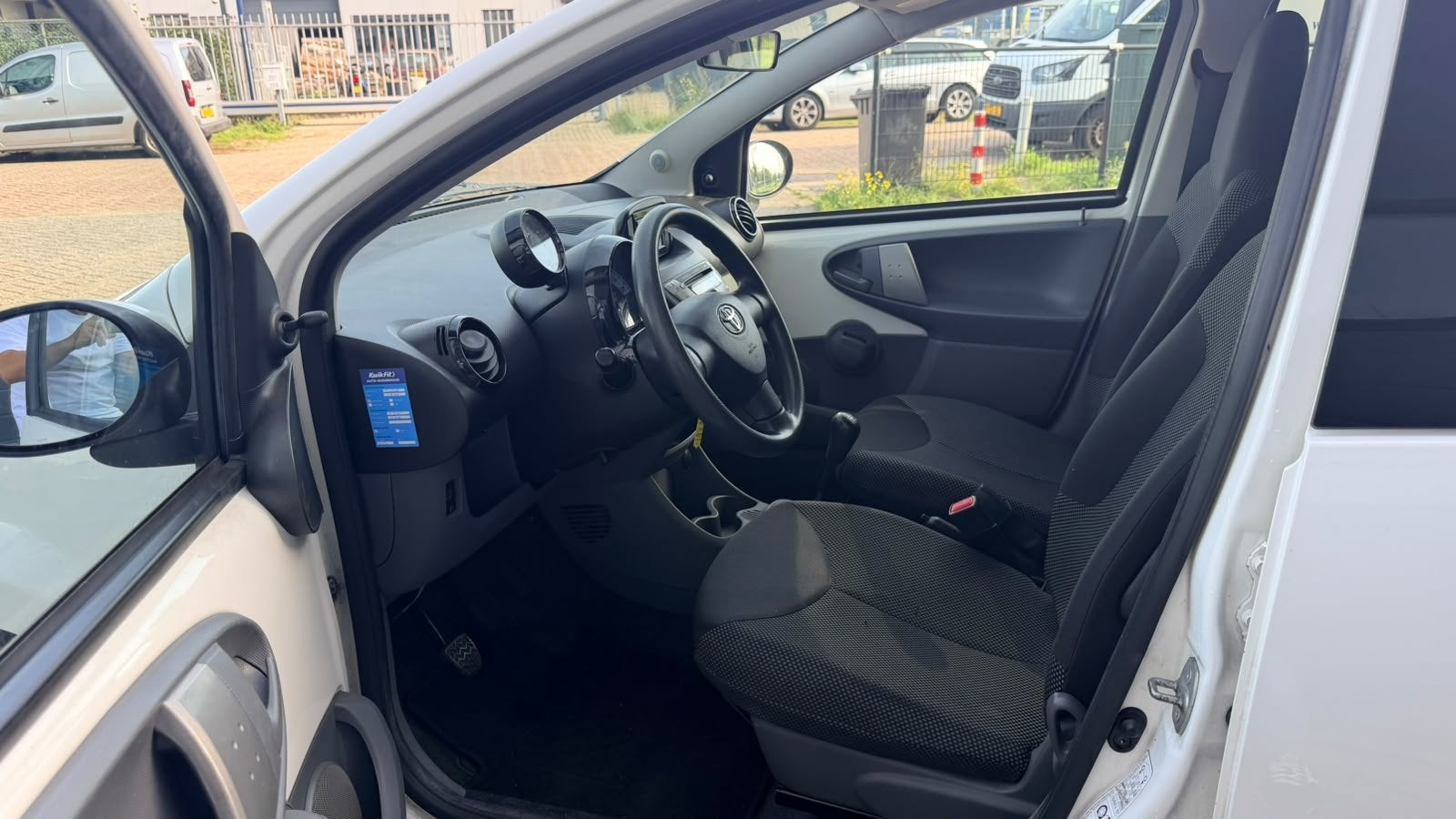 Foto 6 van Toyota Aygo 1.0-12V Dynamic Navigator - Airco - Elektrische