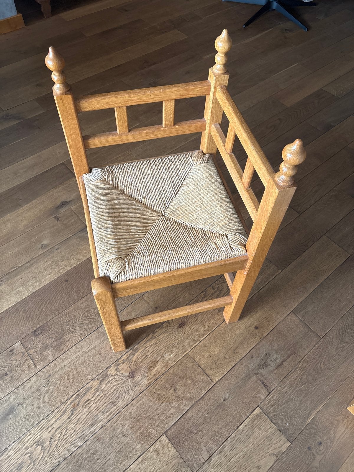 Vintage Hoekstoeltje Van Blank Eikenhout Met Biezen Zitting, Antiek en Kunst, Antiek | Meubels | Stoelen en Banken, Ophalen