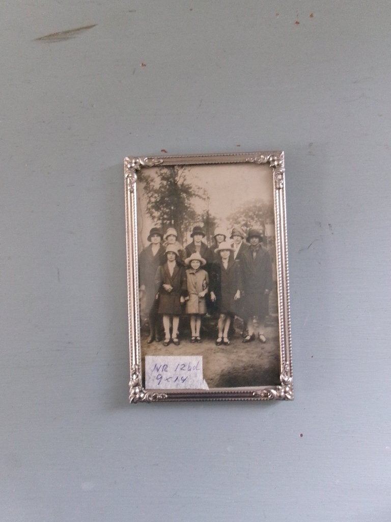 Prachtig bewerkt jaren 50 zilverkleurig fotolijstje bol glas, Hangend, Zilver, Metaal, Standaard fotolijst