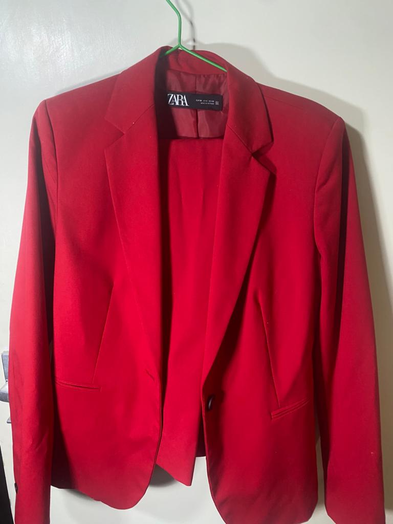 Stijlvol Rood Zara Kostuum - Jasje & Broek, Kleding | Dames, Jasjes, Kostuums en Pakken, Zo goed als nieuw, Kostuum of Pak, Maat 38/40 (M)