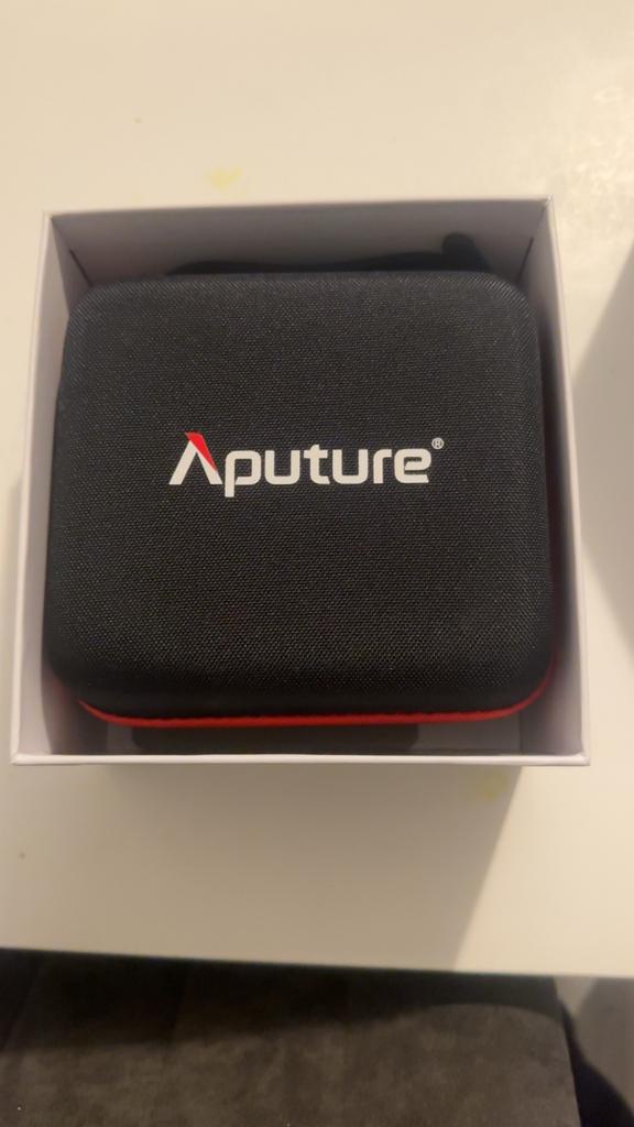 Aputure MC Pro LED lamp - RGBWW, compact, met app-bediening, Ophalen, Gebruikt, Lamp of Flitsset