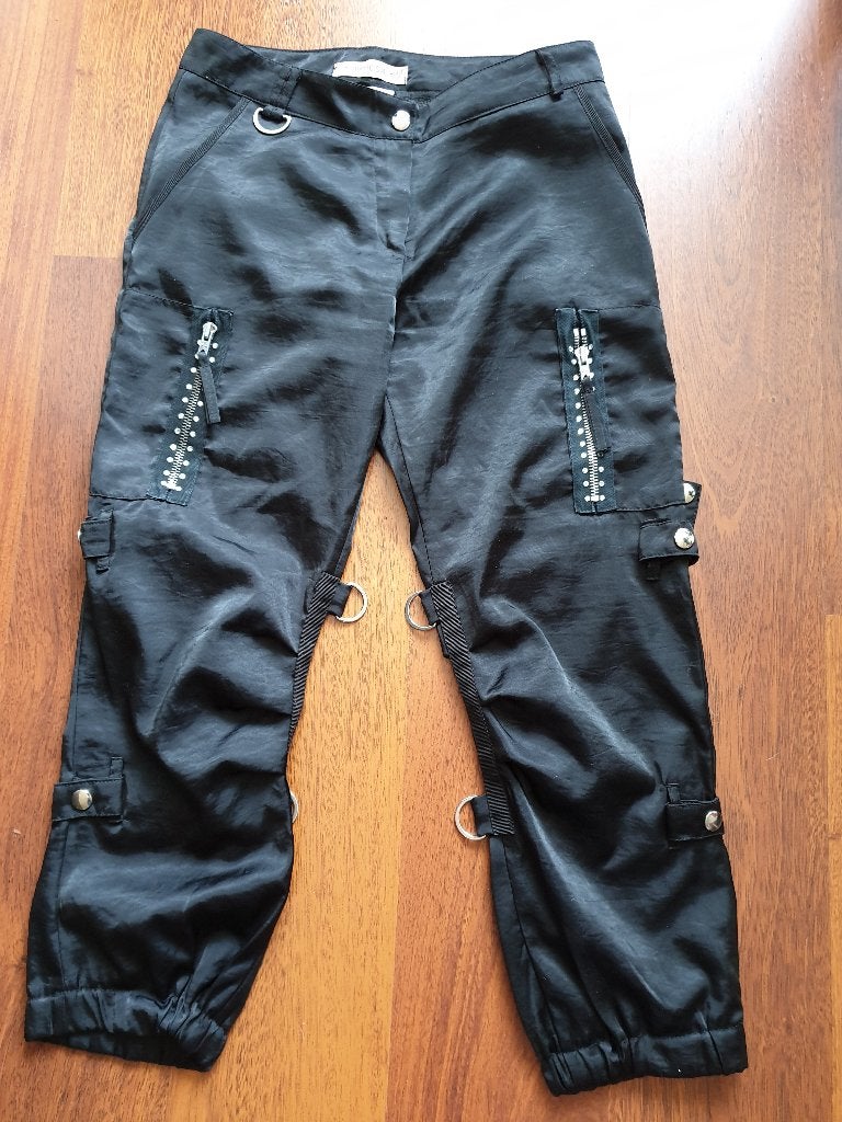 Stoere zwarte glanssatijn broek met strass - Amnesia 36, Kleding | Dames, Amnesia, Zwart, Ophalen of Verzenden, Zo goed als nieuw