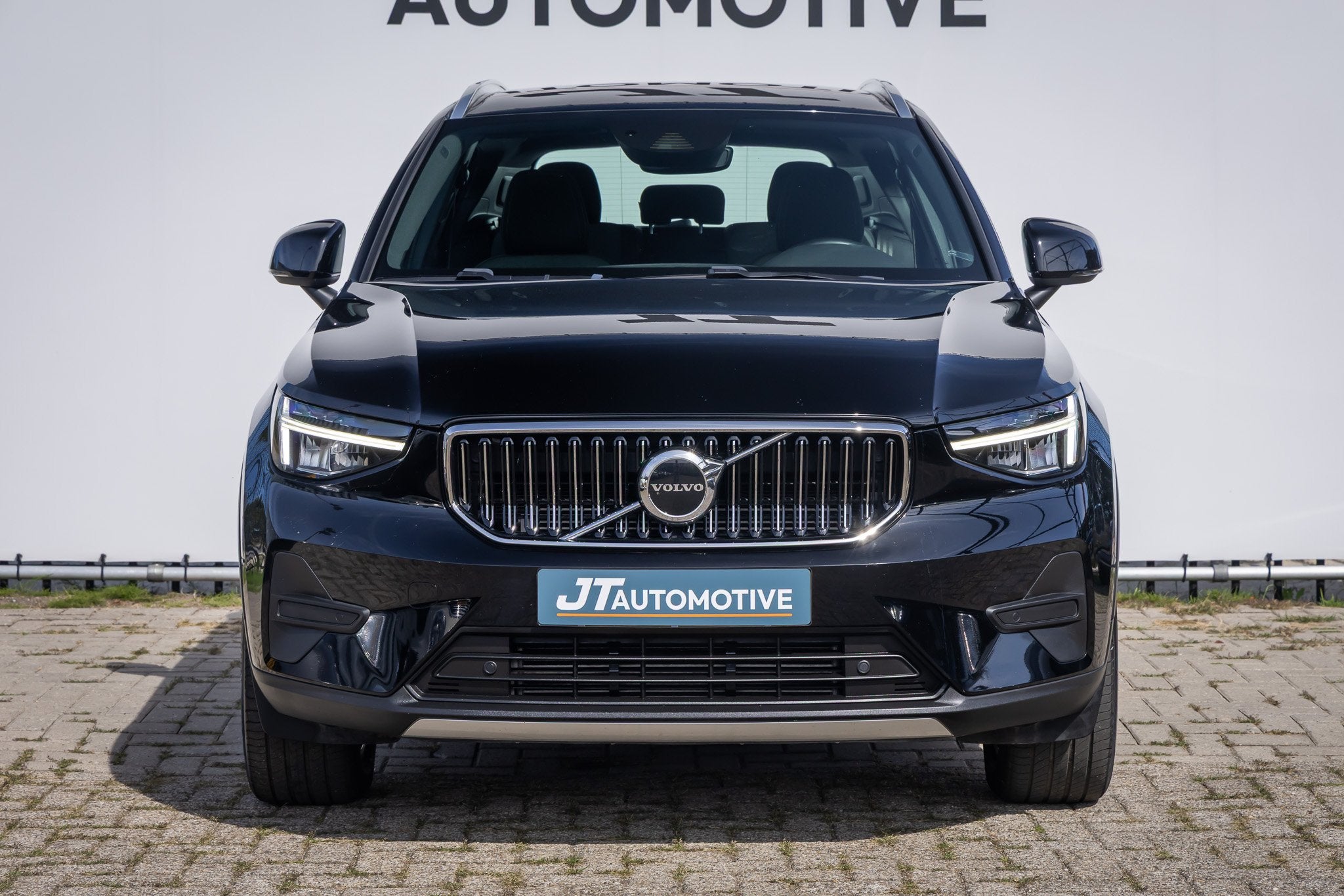 Foto 2 van Volvo XC40 1.5 T4 Core Bright plug in hyb camera | Pdc | Car