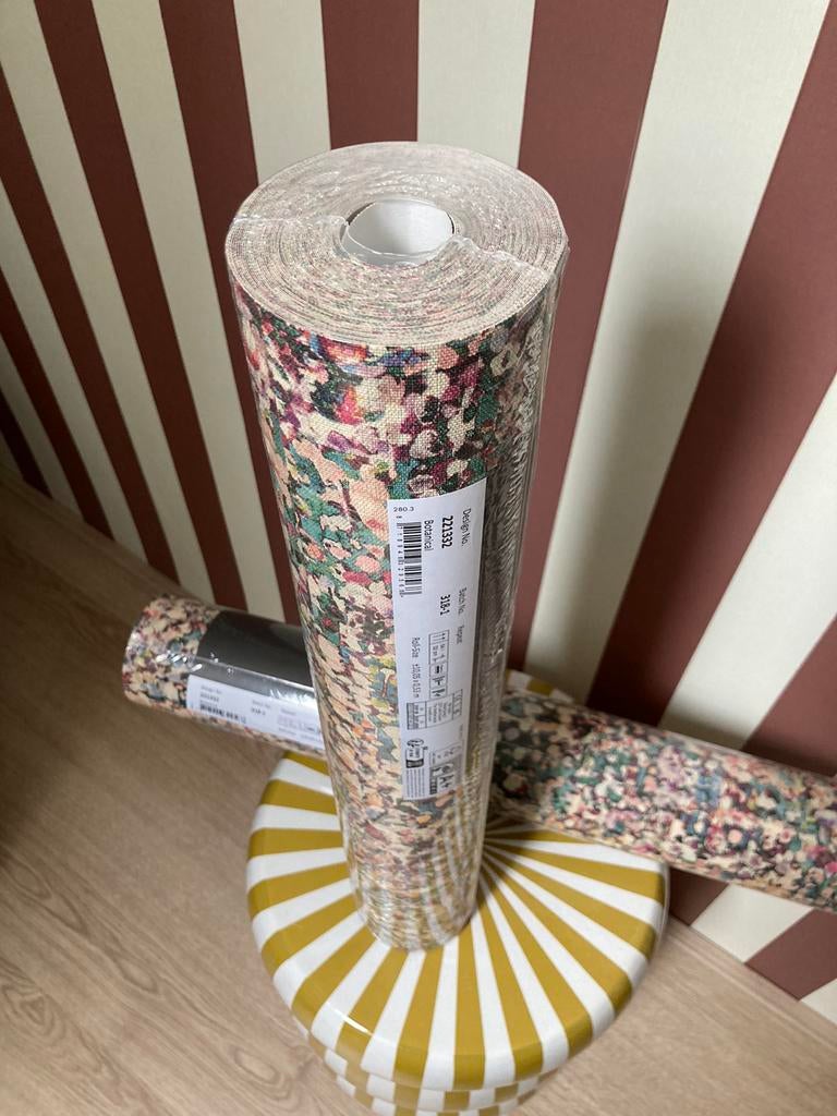 Botanical behang/ 2 nieuwe rollen abstract gekleurde bloemen, Huis en Inrichting, Stoffering | Behang, Ophalen of Verzenden, 10 tot 25 m²