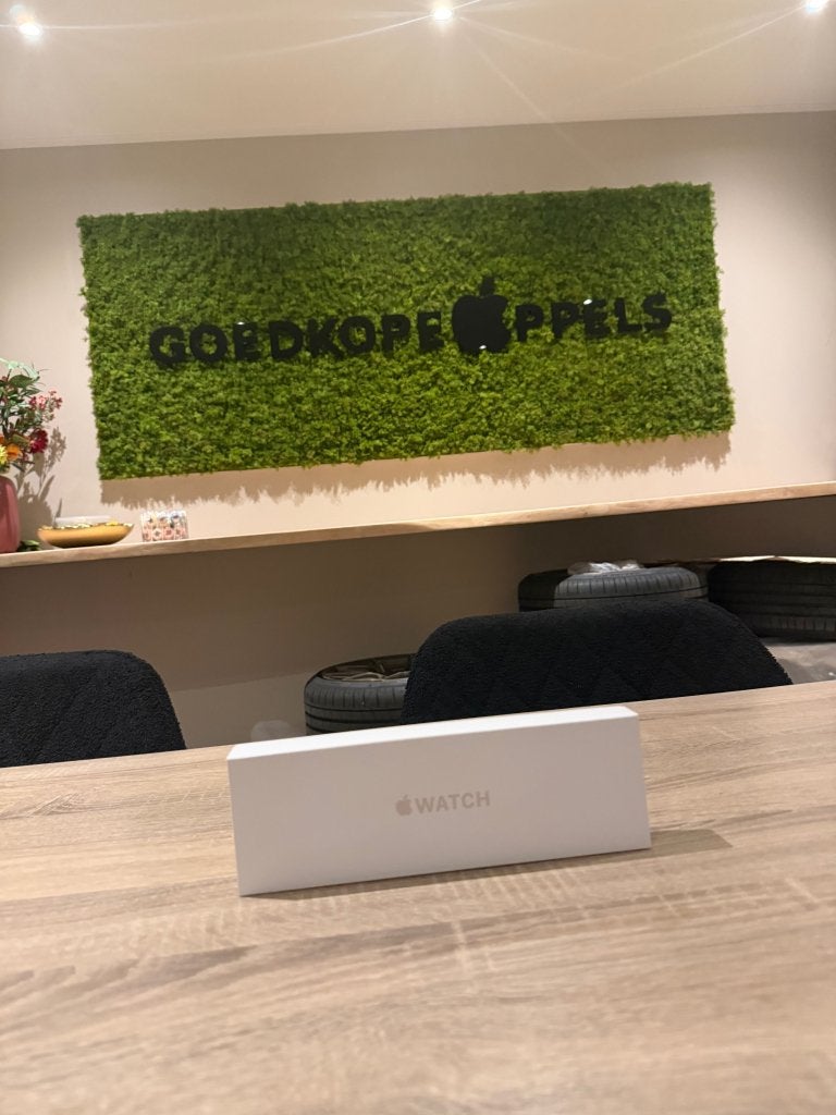 Apple Watch 12 42MM Parelmoer Cellular | nieuw/ongeopend, Ophalen, Apple, Cupertino California, Nieuw