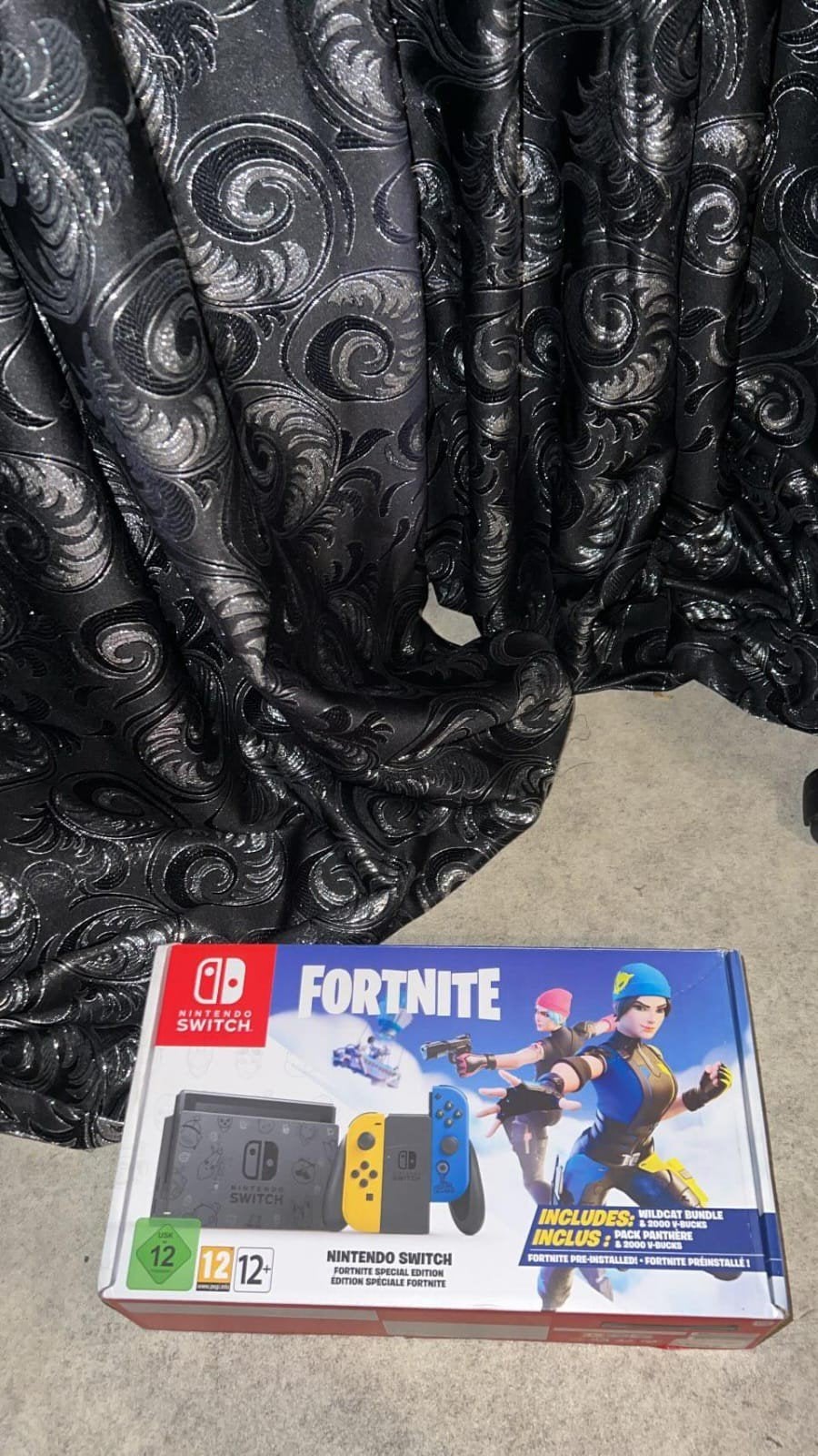 Fortnite wildcat, Ophalen of Verzenden, Zo goed als nieuw, Met 1 controller, Switch Original