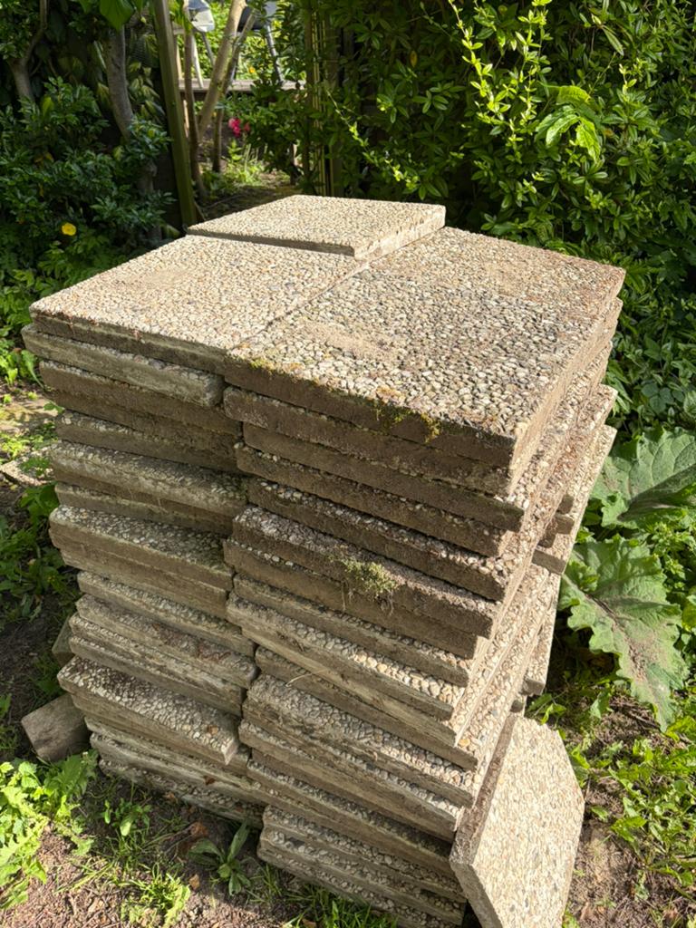 Gratis af te halen: grindtegels 40 x 40 cm., Ophalen, Gebruikt, Beton, Terrastegels