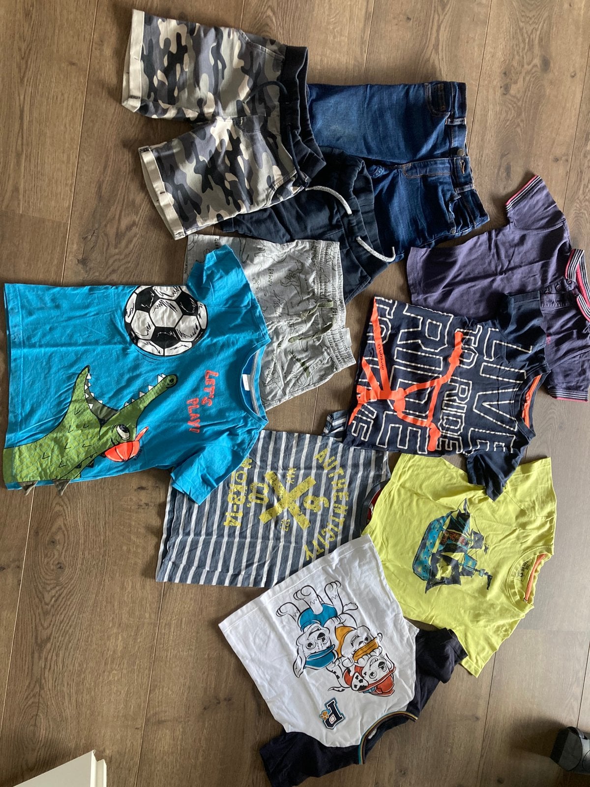 Kledingpakket jongens 110-116 t-shirts korte broek, Ophalen of Verzenden, Zo goed als nieuw, Maat 110