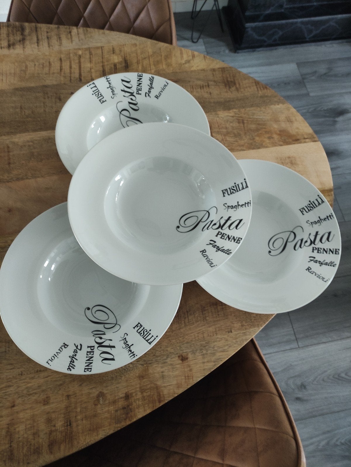 Pasta borden, Ophalen