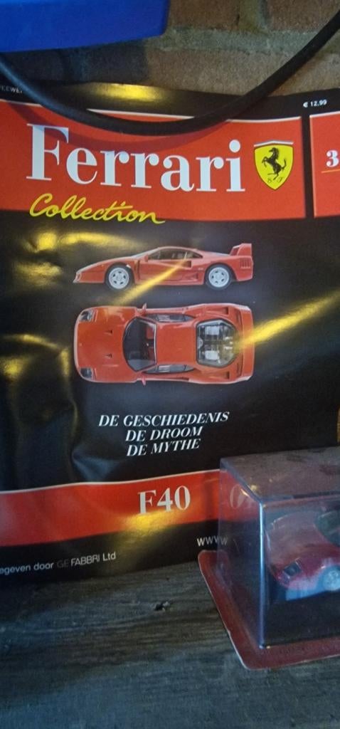 Ferrari F40 model in vitrine met origineel tijdschrift, Ophalen, Nieuw, Auto's
